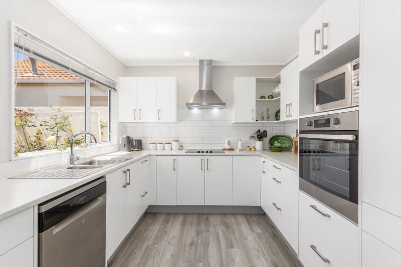 3 Lakeside Villas, WHITBY, PORIRUA - Carousel 2