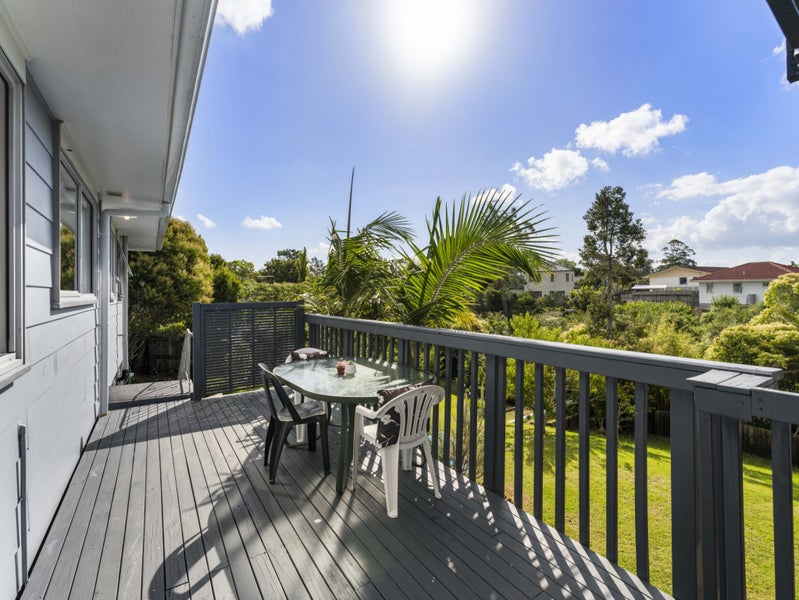 13 Lynley Place, Pakuranga Heights, Auckland - Carousel 2