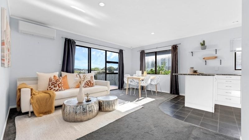 2/78 Court Crescent, Panmure, Auckland - Carousel 1