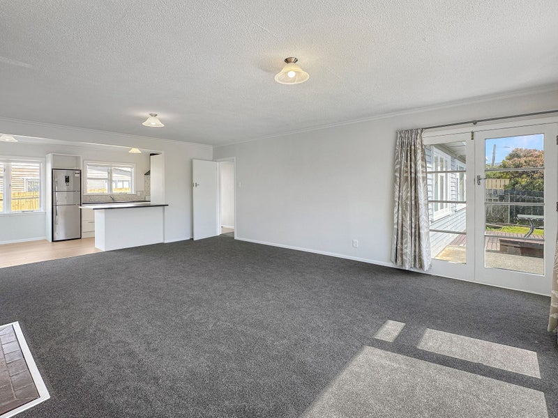 8 Lambley Road, Titahi Bay, Porirua - Carousel 2