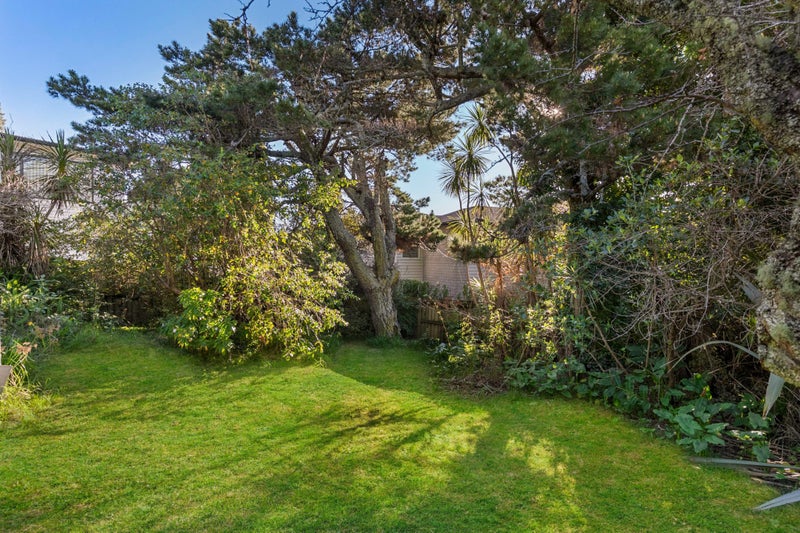 6 Madison Place, Forrest Hill, Auckland - Carousel 2