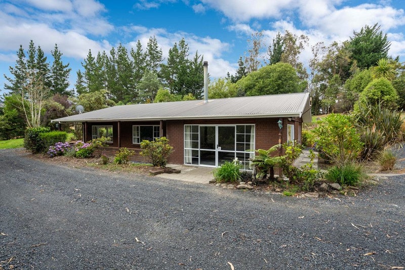 15 Highland Road, Brighton, Dunedin - Carousel 1