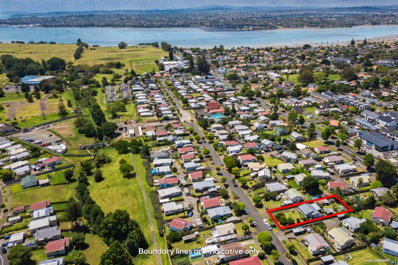 47 Maybury Street, Point England, Auckland - Carousel 2