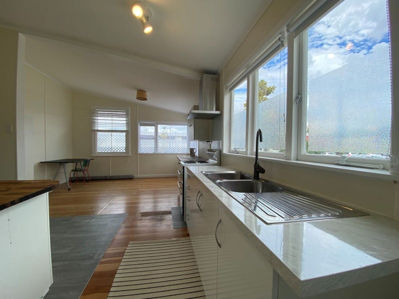 11 Central Avenue, Avenues, Whangarei - Carousel 2