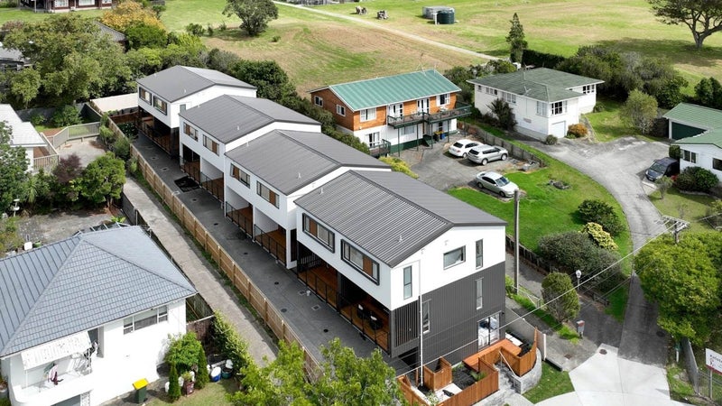 4/18 Riverview Road, New Lynn, Auckland - Carousel 1