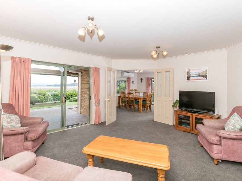 18 Sunny Dale, Western Heights, Hamilton - Carousel 2