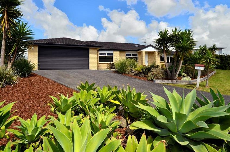 32 Rising Parade, Fairview Heights, Auckland - Carousel 1