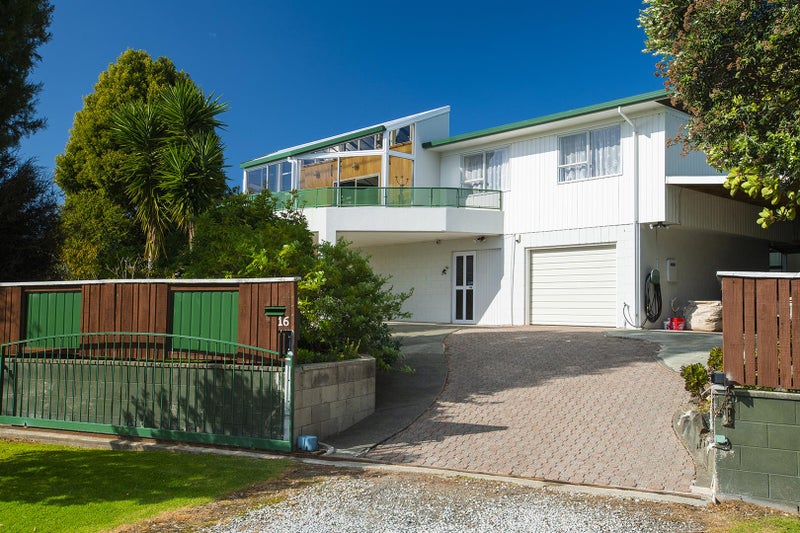 16 Montrose Street, Kaiti, Gisborne - Carousel 2
