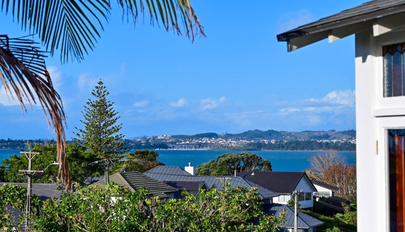 61 Uxbridge Road, Mellons Bay, Auckland - Carousel 2