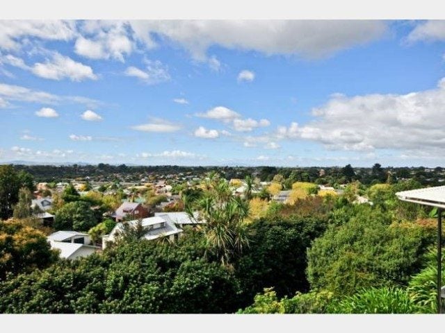 23 Ngaio Place, Pukete, Hamilton - Carousel 2