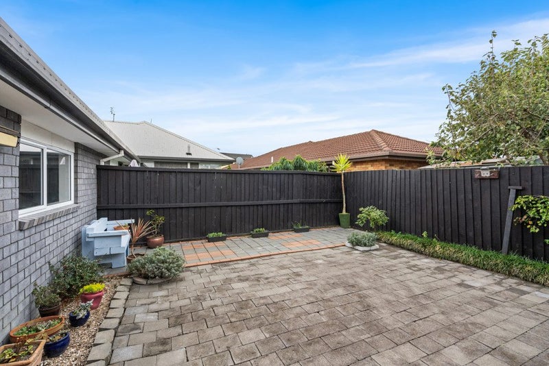 10A Honeysuckle Place, Northcote, Christchurch - Carousel 19
