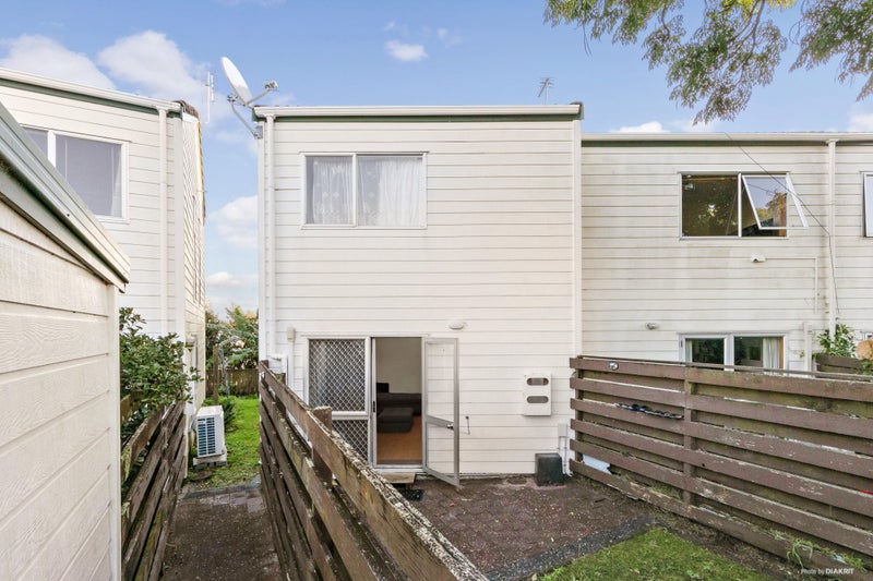 44 Fred Woodward Place, Mount Roskill, Auckland - Carousel 1