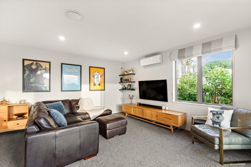 174 Sunset Road, Unsworth Heights, Auckland - Carousel 1