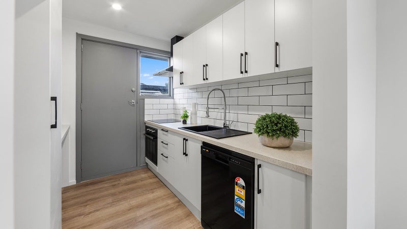 2/560 Hereford Street, Linwood, Christchurch - Carousel 2