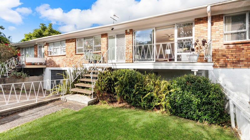 2/24 Walford Road, Point Chevalier, Auckland - Carousel 1