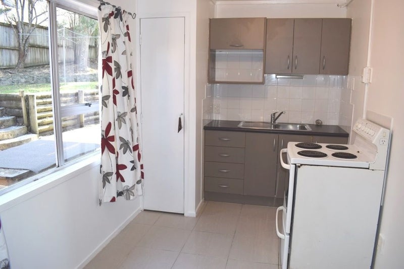 2/527 Beach Road, Murrays Bay, Auckland - Carousel 1