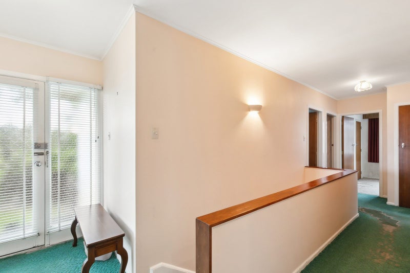 4 Cheyne Walk, Newlands, Wellington - Carousel 2