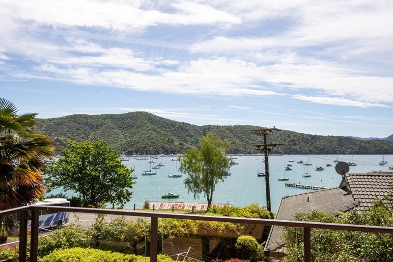 14 Finlay Grove, Waikawa, Picton - Carousel 1