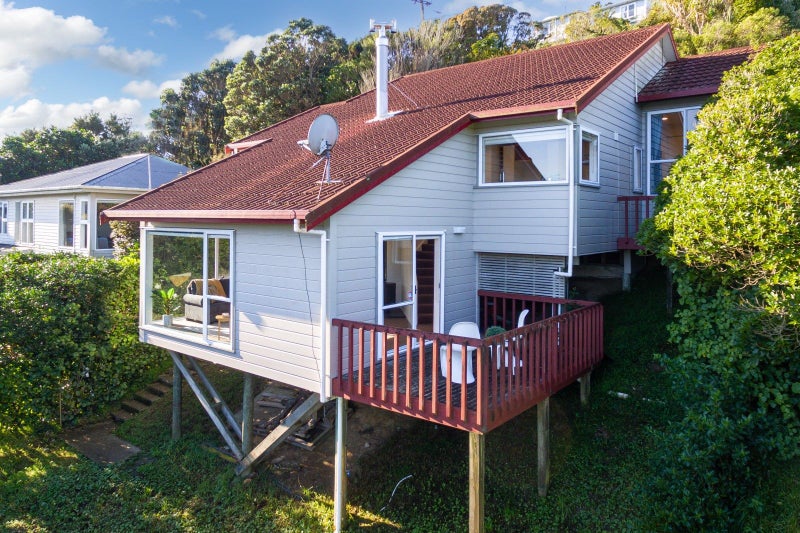 44 Bedford Street, Northland, Wellington - Carousel 1