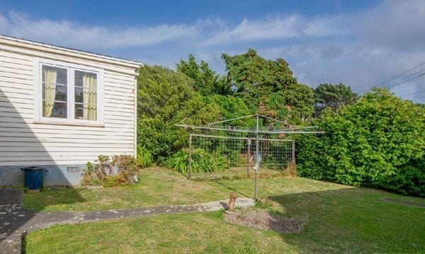 10 Bould Street, Johnsonville, Wellington - Carousel 2