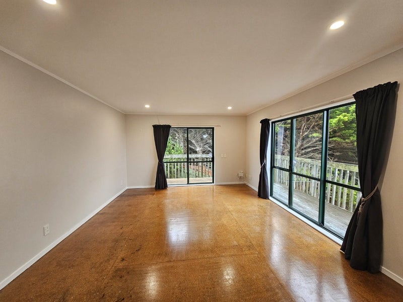 5A Rothwell Street , Tītahi Bay, PORIRUA - Carousel 2