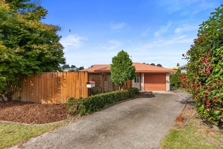 7 Newark Close, Gate Pa, Tauranga - Carousel 1