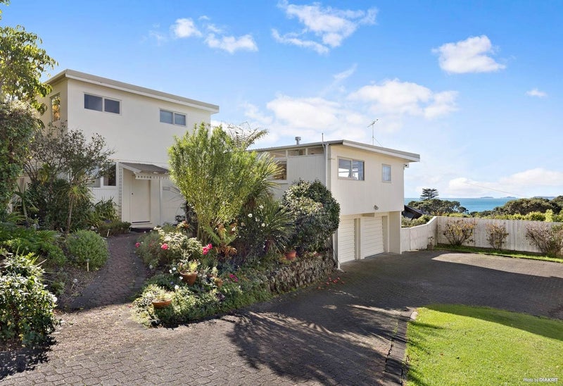 15 Park Rise, Campbells Bay, Auckland - Carousel 1