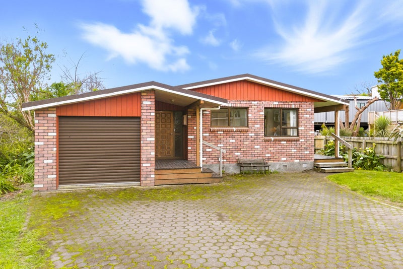 61 Ocean Road, Paraparaumu Beach, Paraparaumu - Carousel 1