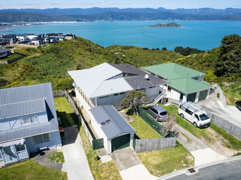 9A Edgecombe Street, Newlands, Wellington - Carousel 2