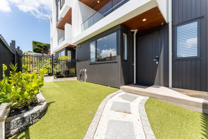 2/1 Rahiri Road, Mount Eden, Auckland - Carousel 1