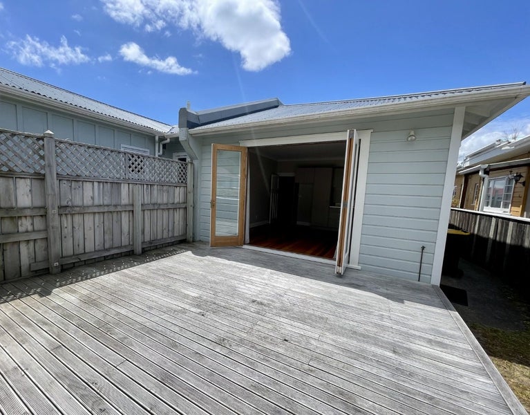 172A Queens Drive, Lyall Bay, Wellington - Carousel 7