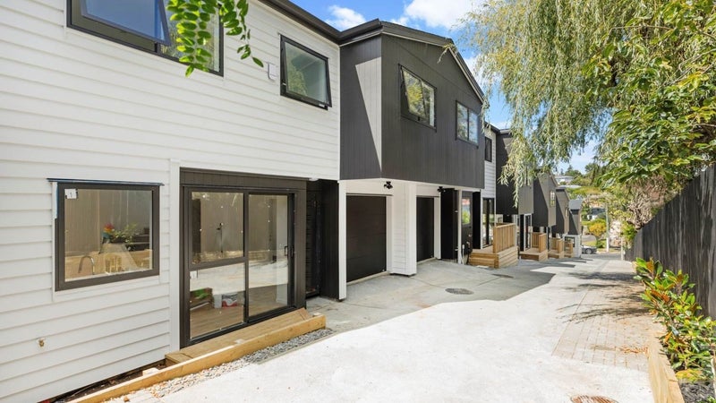 26A Sheridan Drive, New Lynn, Auckland - Carousel 1