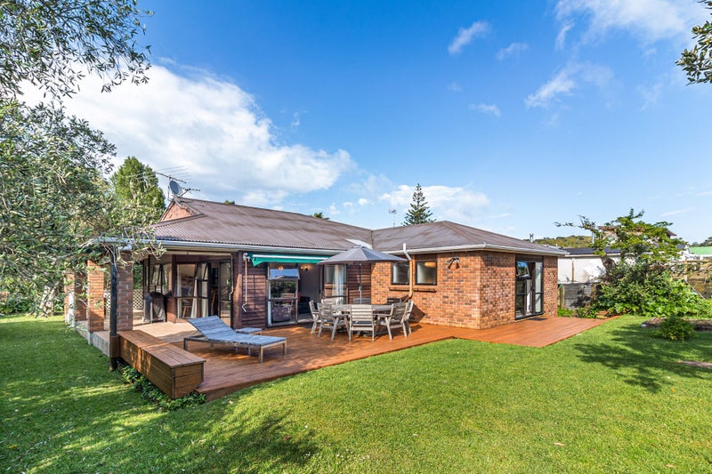 26 Nikau Road, Waiheke Island , Waiheke Island - Carousel 1