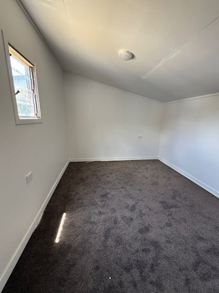 2/76 Parrs Cross Road, Henderson, Auckland - Carousel 8