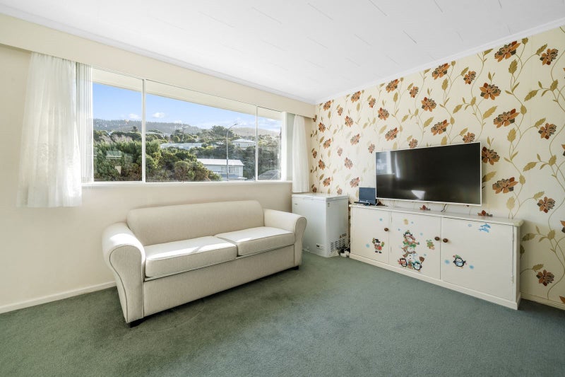 5/246 Main Road, Tawa, Wellington - Carousel 1