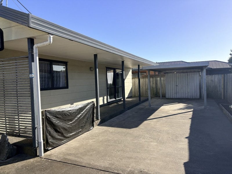 114 Duchess Crescent, Mayfair, Hastings - Carousel 1