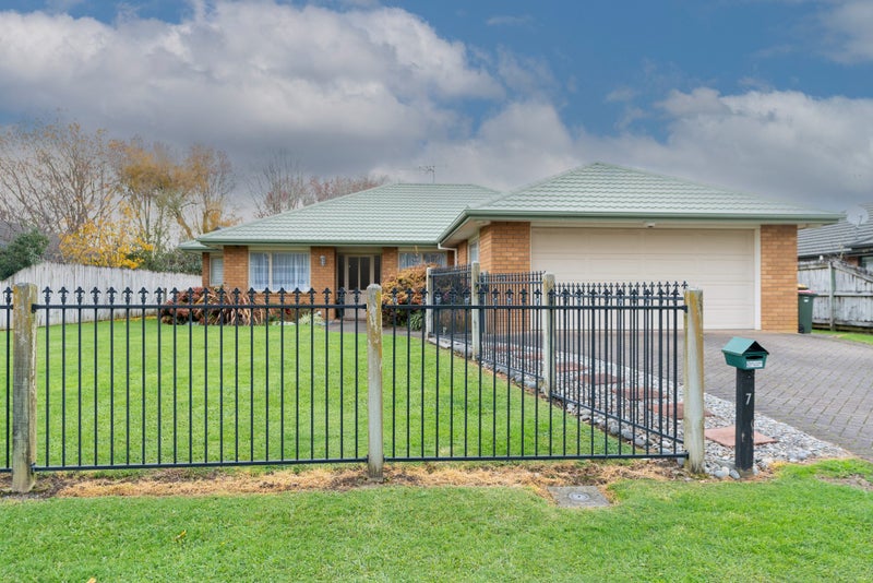 7 Dixon Road, Fitzroy, Hamilton - Carousel 1