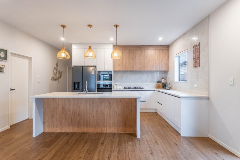 4 Earlywood Road, Ardmore, Auckland - Carousel 2