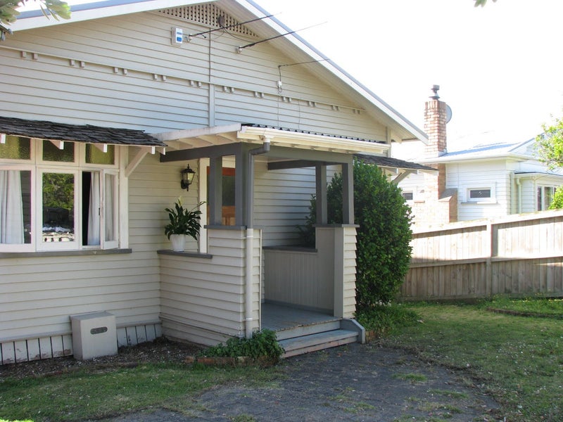 58 Aroha Avenue, Sandringham, Auckland - Carousel 1