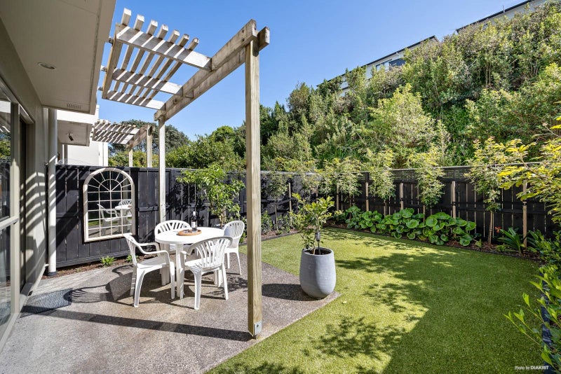 26/21 Hunters Park Drive, Three Kings, Auckland - Carousel 1