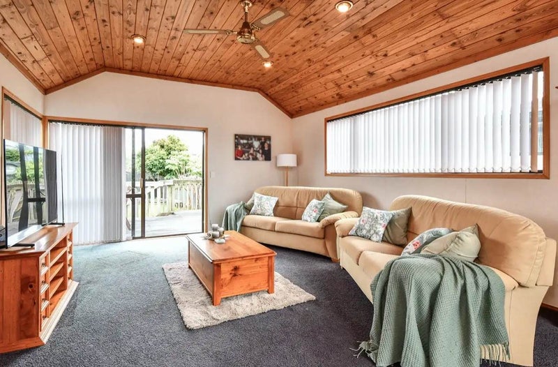 17 Calluna Crescent, Totara Heights, Auckland - Carousel 1