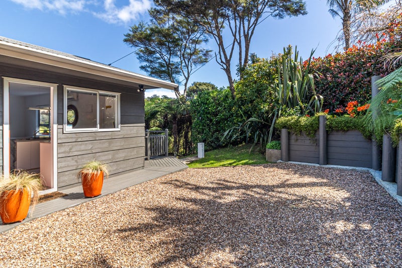 17 Bay Road, Ostend, Waiheke Island - Carousel 1