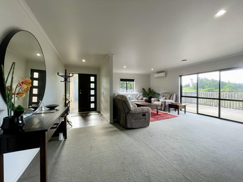 10A Kororako Grove, Whalers Gate, New Plymouth - Carousel 2