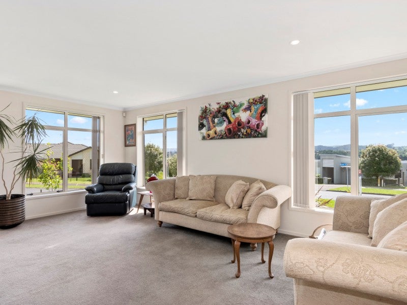 1 Carex Close, Pyes Pa, Tauranga - Carousel 2