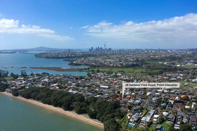 39 Harbour View Road, Point Chevalier, Auckland - Carousel 1