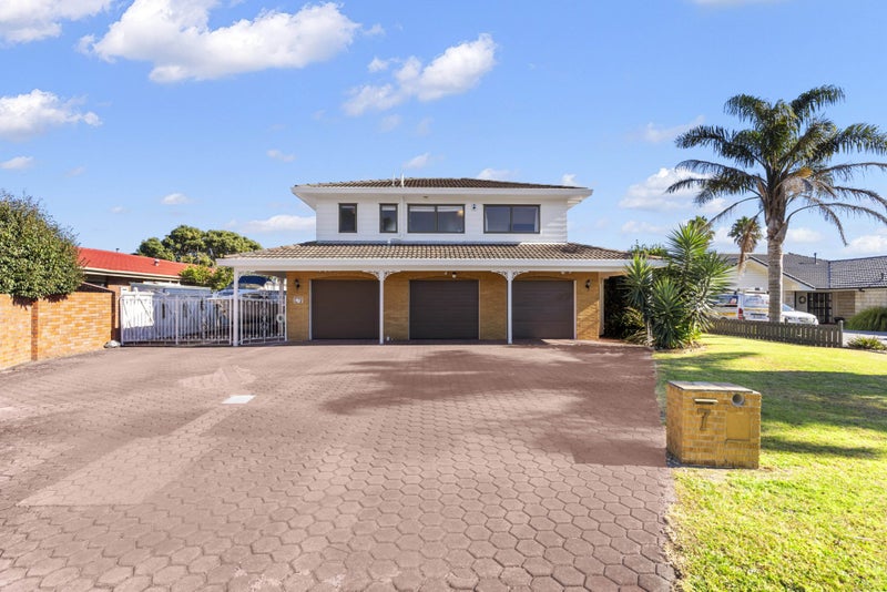 7 Riksha Place, Conifer Grove, Takanini - Carousel 1