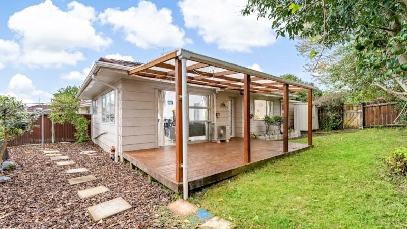 4/10 Rata Street, New Lynn, Auckland - Carousel 1