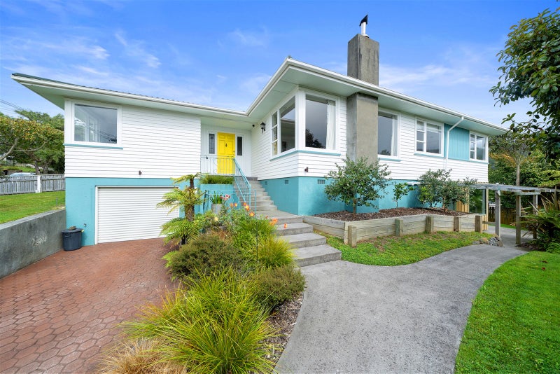 53 Saint Johns Terrace, Tawa, Wellington - Carousel 1