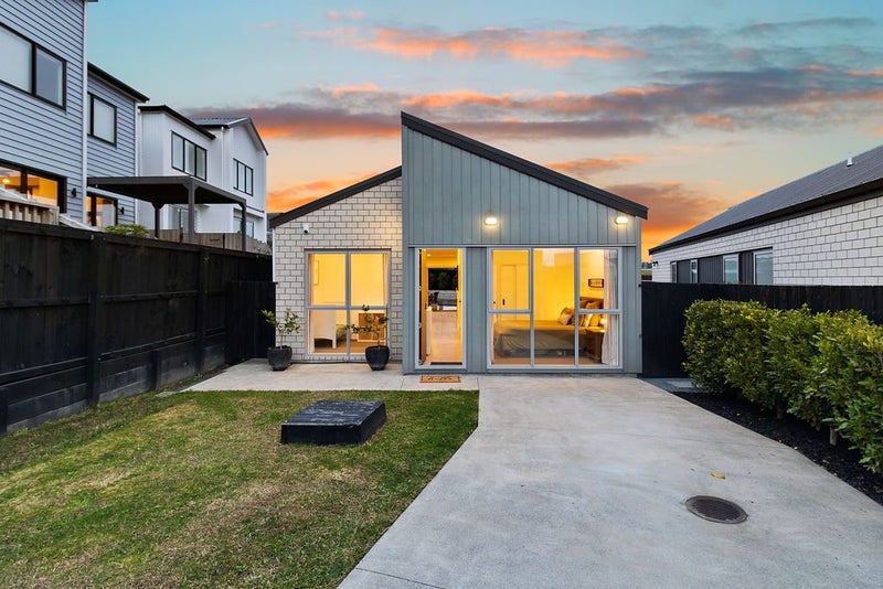 4 Berba Lane, Westgate, Auckland - Carousel 1