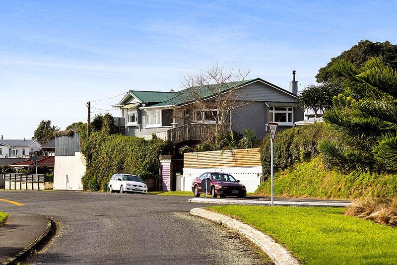 53 South Road, Blagdon, New Plymouth - Carousel 2